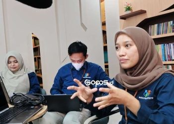 Tim Statistik Sosial BPS Provinsi Gorontalo Siti Ainun Puili (kanan) saat diwawancarai awak media.