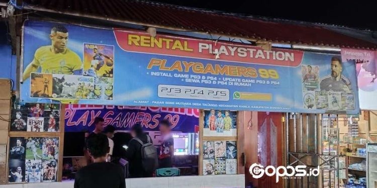 Dua pemuda di Desa Talango, Kecamatan Kabila, Kabupaten Bone Bolango Noval Azis (30, Rifal Sidiki (16) nyaris jadi korban panah Wayer saat bermain rental PS.