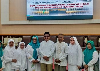 Ketua DPRD Kota Gorontalo Irwan Hunawa usai pelaksanaan doa bersama dalam rangka pelepasan JCH Kota Gorontalo, Senin (12/5/2025).(Foto Humas Dekot)