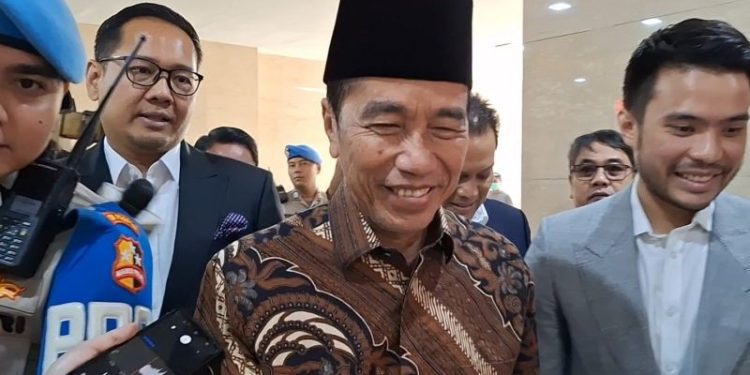 Presiden Ke-7 RI Joko Widodo penuhi panggilan Bareskrim Polri untuk memberikan klarifikasi terkait laporan soal ijazahnya, Selasa (20/5/2025). (ANTARA/Fianda Sjofjan Rassat)