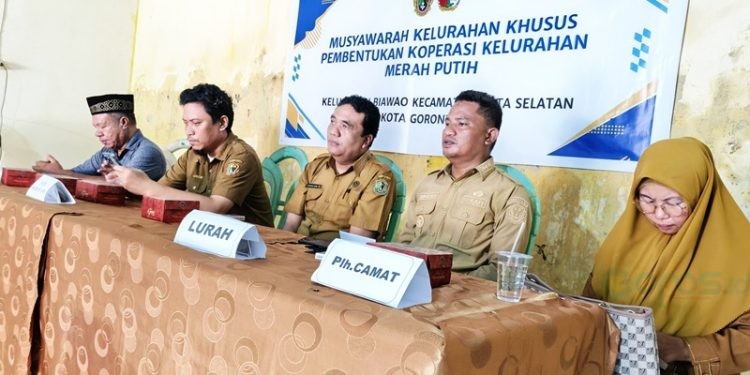 Suasana rapat pembentukan KMP Biawao yang digelar di aula Kelurahan Biawao, Kecamatan Kota Selatan, Kota Gorontalo, Senin (19/5/2025).