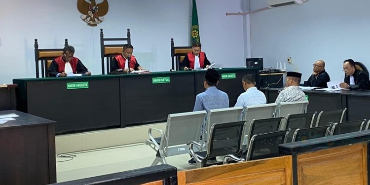 Tiga terdakwa kasus dugaan korupsi proyek Kanal Tanggidaa resmi menjalani sidang perdana di Pengadilan Tipikor Gorontalo, Rabu (14/5/2025).(Foto Rama Gopos)