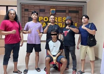 SP (25) tersangka kasus penganiayaan dengan senjata tajam saat diamankan Tim Resmob Polres Kotamobagu, Senin (19/5/2025).(Foto Polres KK)