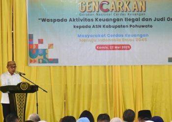 Bupati Pohuwato, Saipul Mbuinga, memberikan sambutan sosialisasi OJK edukasi keuangan bagi ASN,  berlangsung di gedung Panua, Kamis (22/05/2025) (Iwan Prokopim Pohuwato)
