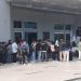 Pasangan Aksara menyampaikan aspirasi terkait Pilpres BEM UNG di depan Rektorat UNG, Jumat (16/5/2025)