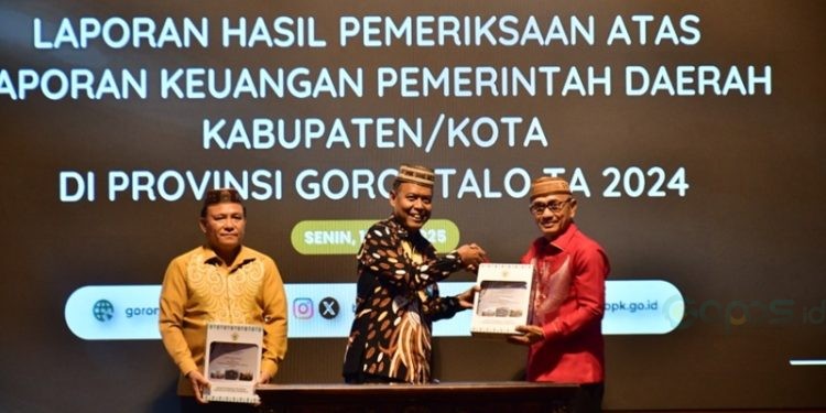 Bupati Pohuwato, Saipul Mbuinga, menerima opini WTP 2024, berlangsung di Auditorium BPK Perwakilan Provinsi Gorontalo, Senin (19/05/2025) (Iwan Karim Prokopim Pohuwato)