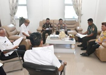 Forkopimda Pohuwato membahas pembentukan satga pemberantasan premanisme, berlangsung di ruang kerja Bupati Pohuwato, Rabu (14/05/2025).(Foto Iwan Karim)