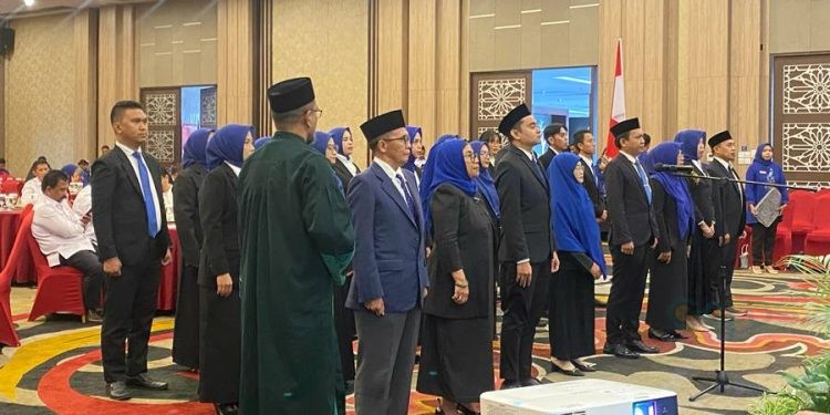 23 pejabat struktural untuk masa jabatan 2025–2029 yang berlangsung di Ballroom Aston Hotel Gorontalo dan disaksikan langsung oleh berbagai pihak, termasuk mitra strategis, perwakilan pemerintah, serta lembaga pendidikan tinggi lainnya, Rabu (30/4/2025)