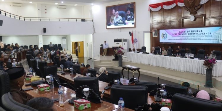 Rancangan Peraturan Daerah (Ranperda) tentang Kesehatan menjadi Peraturan Daerah (Perda), dalam rapat paripurna yang berlangsung bertepatan dengan peringatan Hari Ulang Tahun Daerah pada Senin (26/5/2025). (foto.istimewa)