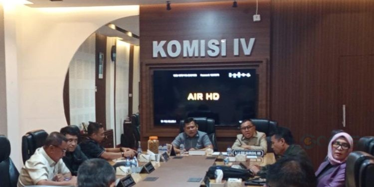 Komisi IV DPRD Provinsi Gorontalo bersama Dinas Pendidikan dan Kebudayaan Provinsi Gorontalo menggelar rapat kerja penting yang membahas pelaksanaan Sistem Penerimaan Murid Baru (SPMB) untuk tahun ajaran 2024/2025. (foto.istimewa)