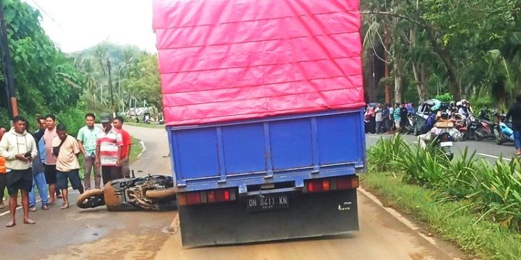 Kecelakaan maut yang terjadi di Jalan Trans Sulawesi, tepatnya di perbatasan antara Desa Lahumbo dan Desa Mohungo, Kecamatan Tilamuta, Kabupaten Boalemo, Gorontalo.(foto istimewa)