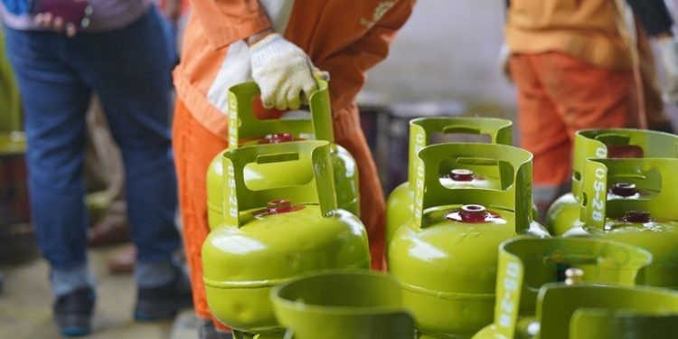 PT Pertamina Patra Niaga Regional Sulawesi melakukan penambahan pasokan elpiji 3 Kg secara fakultatif di berbagai wilayah Sulawesi mengantisipasi lonjakan kebutuhan saat libur panjang.(Foto Pertamina)
