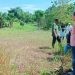 ten Pemerintahan dan Kesejahteraan Rakyat Setda Kabupaten Gorontalo, Nawir Tondako saat meninjau lokasitanah yang akan dihibahkan.