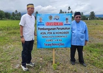 Walikota Gorontalo, Adhan Dambea meninjau langsung pembangunan perumahan ASN, PPPK dan Honorer Pemerintah Kota Gorontalo, Ahad (1-6-2025).