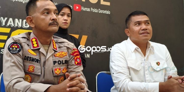Dirreskrimsus Polda Gorontalo, Kombes Pol Maruly Pardede (kanan) ditemani oleh Kabid Humas Polda Gorontalo, Kombes Pol Desmont Harjendro AP dalam keterangannya, Rabu (11-6-2025). 
