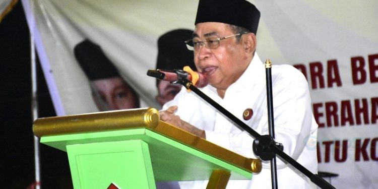Dewan Pembina Partai Gerakan Indonesia Raya (Gerindra) Provinsi Gorontalo, Adhan Dambea pada penyerahan KTA partai Gerindra kepada enam tokoh Gorontalo sekaligus kendaraan operasional, Minggu (8/6/2025).