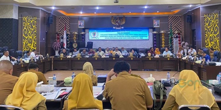 Foto suasana rapat banggar bersama TAPD di aula dekot (senin/16/6/2025) (Rama/Gopos)