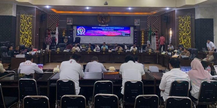 Rapat Banggar membahas KUPA-PPAS APBD Perubahan 2025.