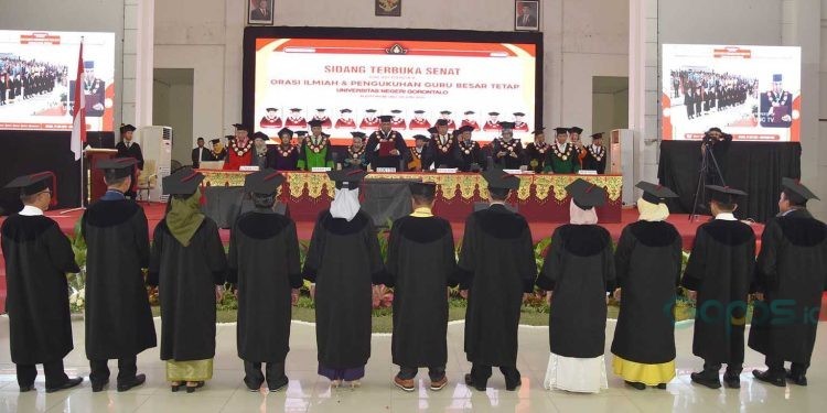 Pengukuhan 11 Guru Besar dalam Sidang Senat Terbuka UNG