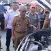 Wakil Bupati Pohuwato, Iwan  Adam, memeriksa kendaraan dinas, berlangsung di halaman kantor Bupati Pohuwato, Senin (23/06/2025) (Razak Prokopim Pohuwato)