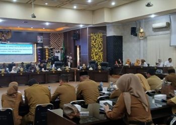 Komisi II DPRD Kota Gorontalo rapat bersama Pemkot Gorontalo membahas evaluasi PAD, Selasa (3/6/2025).(foto:Rama/Gopos)
