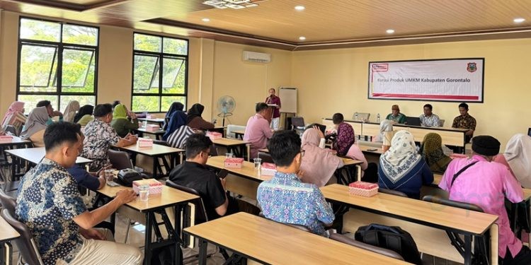Sedikitnya 50 peserta dari pelaku UMKM menghadiri Kurasi Produk UMKM, hasil kerjasama Pemkab Gorontalo dan Alfamart.(F. Hervi)