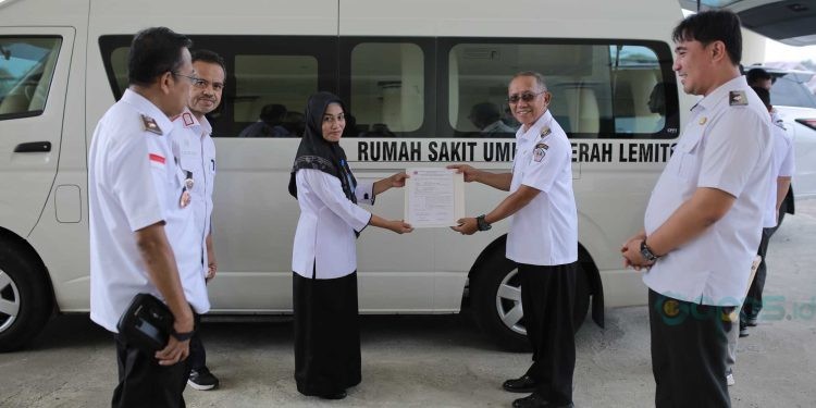 Mobil Ambulans RSUD Lemito yang diserahkan Wakil Bupati Pohuwato, Rabu (25/06/2025) (Razak Prokopim Pohuwato)