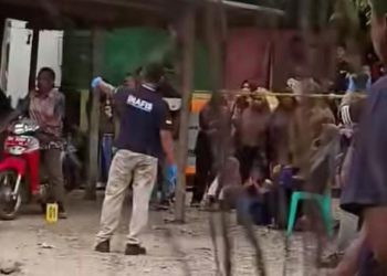 Petugas Kepolisian melakukan identifikasi di lokasi penemuan jenazah Jalaludin Mobonggi, di lokasi Bumi Perkemahan Bongohulawa, Kecamatan Limboto, Kabupaten Gorontalo