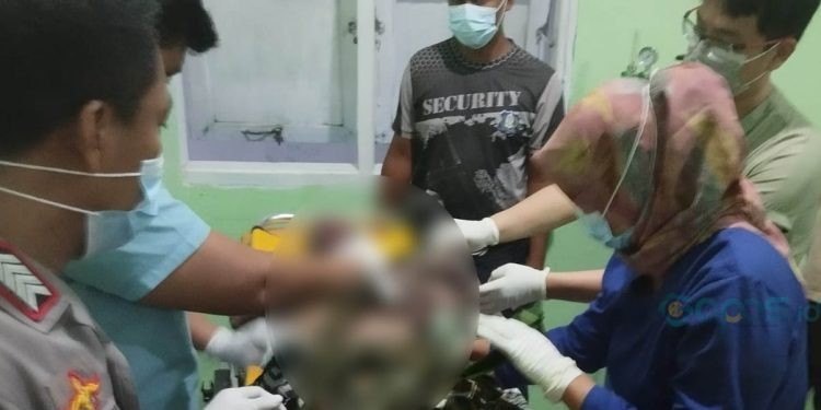 Mayat pria tak dikenal saat di bawa ke RS Tombulilato.(F. istimewa)