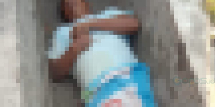 Warga Desa Tingkohubu Timur, Kecamatan Suwawa, Bone Bolango digegerkan dengan penemuan mayat di drainase atau selokan, Senin (9/6/2025) sore tadi.