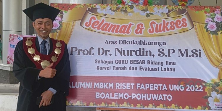Prof Nurdin usai pengukuhan Guru besar Universitas Negeri Gorontalo, Selasa (24/06/2025) (Yusuf/Gopos)