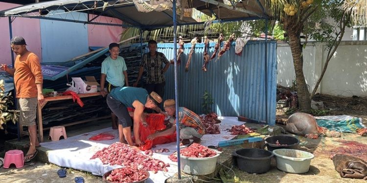 Proses penyembelihan hewan kurban oleh Yayasan Bina Taruna Gorontalo bersama UNBITA Gorontalo.