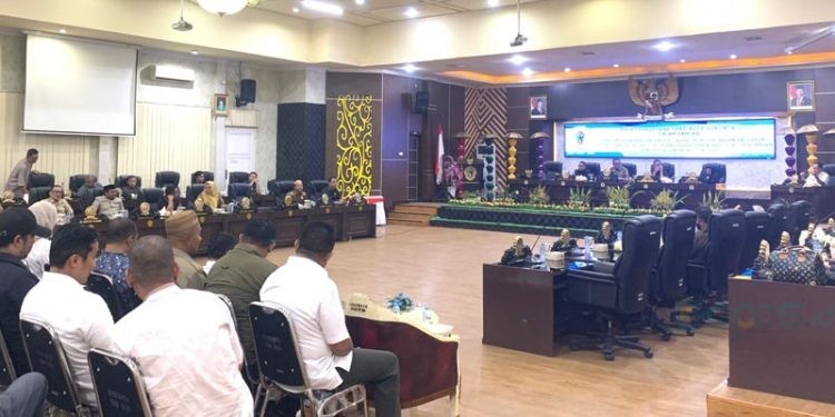 Rapat paripurna dalam rangka penyampaian Rancangan Kebijakan Umum Perubahan Anggaran (KUPA) dan Prioritas Plafon Anggaran Sementara (PPAS) Perubahan APBD Kota Gorontalo Tahun Anggaran 2025, Selasa (11/6/2025). (foto.rama/gopos)