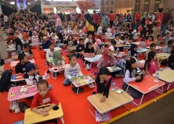 Suasana lomba mewarnai dan menggambar yang digelar Alfamart bekerjasama dengan SGM Eksplor yang digelar di Grand Sumberia Kota Gorontalo.