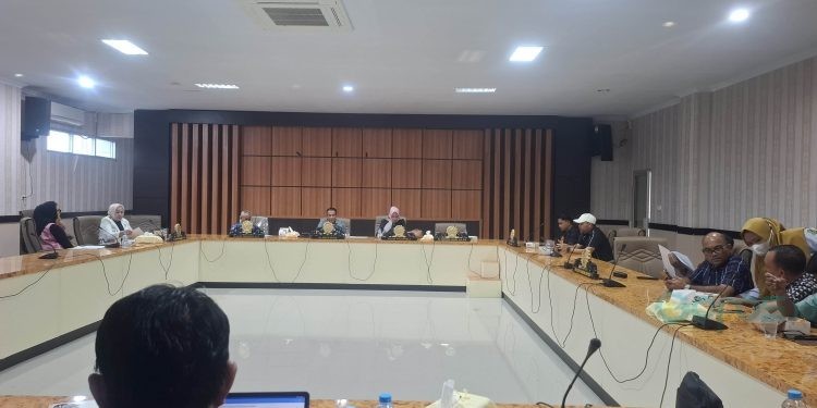 Rapat Bapemperda DPRD Kota Gorontalo terkait usulan pembentukan Badan Pendapatan Daerah Kota Gorontalo.