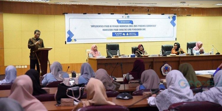 Dekan FIP UNG, Arwildayanto saat memberikan sambutan pada kegiatan workhshop Implementasi PAUD Holistik (Selasa/15/7/2025)