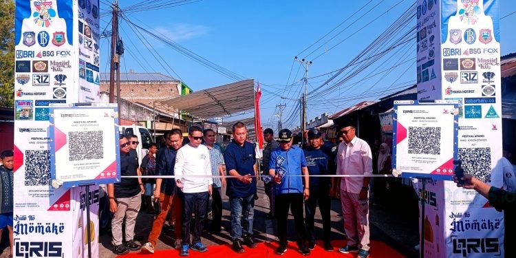 Peluncuran Program Kawan Qris oleh Bupati Gorontalo, Sofyan Puhi.
