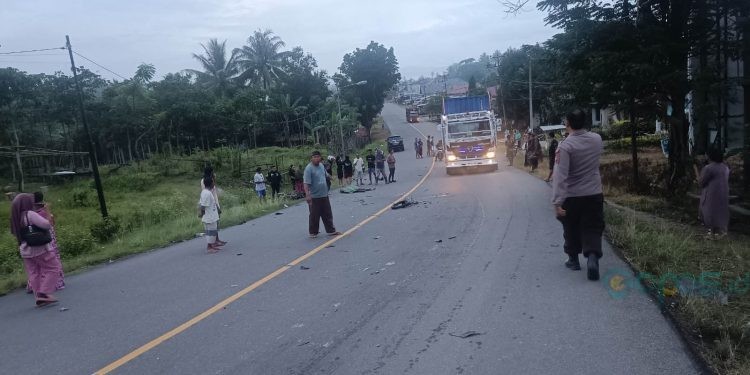 Polisi melakukan olah TKP peristiwa kecelakaan di Desa Wonggahu, Kecamatan Paguyaman, Boalemo