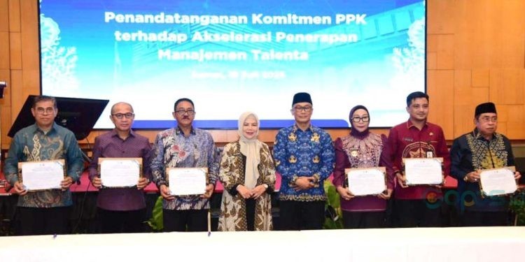 Penandatanganan Komitmen PPK terhadap manajemen talenta berlangsung di Swisbel Hotel Maleosan, Jum'at (18/07/2025) (Iwan Karim Prokopim Pohuwato)