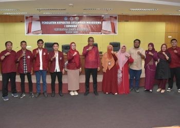 Wakil Rektor UNG, Prof. Amir Arham bersama pengurus BEM UNG Periode 2025/2026 saat agenda penguatan kapasitas organisasi mahasiswa