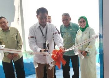 Pimpinan PT PNM Cabang Manado, Zulfikar Arsyad saat meresmikan Ruang Pintar-Ruang Bersama Indonesia (RBI) di Desa Ayula Selatan, Kecamatan Bulango Selatan, Kabupaten Bone Bolango, Gorontalo, Kamis (17/7/2025).