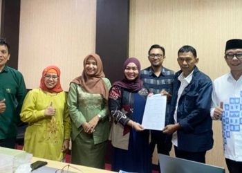 Dr. Sahmin Madina S.Sos, MSi saat mendaftarkan diri menjadi bakal calon Rektor IAIN Sultan Amai Gorontalo, Kamis (3/7/2025).