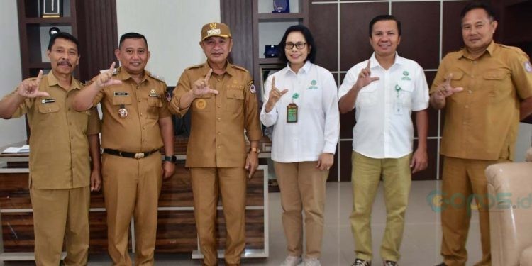 Bupati Pohuwato, Saipul Mbuinga, menerima kunjungan BPKH Wilayah XV, di ruang kerja Bupati Pohuwato, Senin (14/07/2025) (Iwan Karim Prokopim Pohuwato)