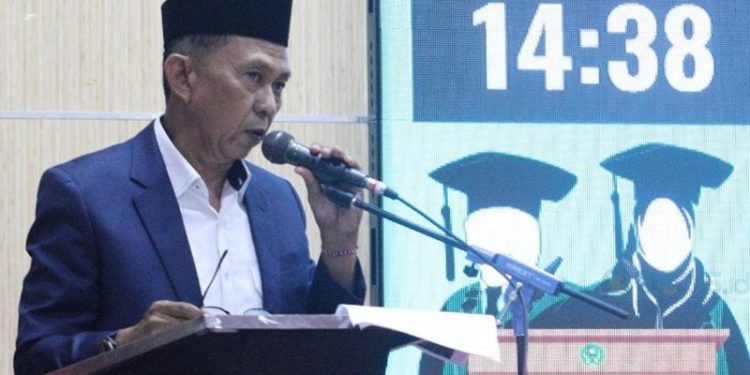 Bakal calon Rektor IAIN Sultan Amai Gorontalo Dr Sahmin Madina M.Si saat menyampaikan visi misi dan program kerja yang mengangkat tema ekotologi pada Rapat Senat Terbuka, Rabu (23/7/2025).