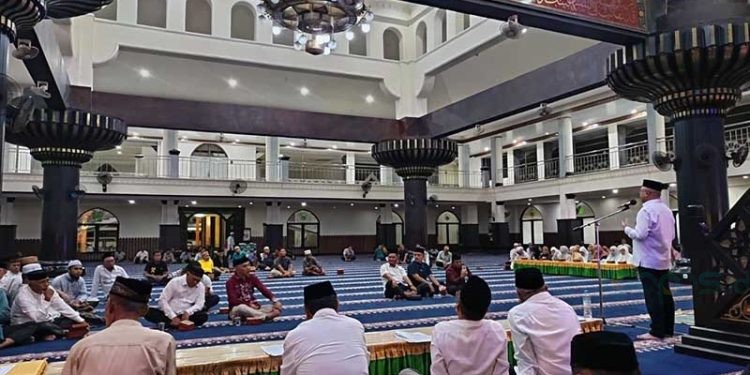 Pemkab Gorontalo Peringati Tahun Baru Islam 1 Muharam 1447 Hijriah/2025 Masehi dengan dzikir dan doa bersama di Masjid Agung Baiturrahman Limboto.