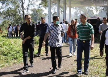 Peninjauan dilakukan untuk memastikan kelayakan bangunan yang direncanakan akan dimanfaatkan sebagai guest house.