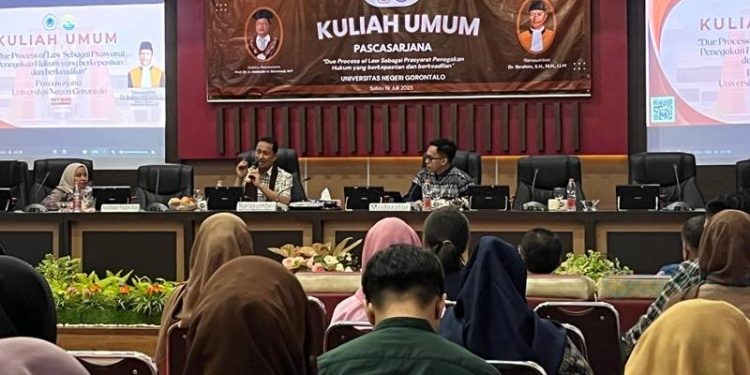 Kuliah umum Dr. Ibrahim di Program Studi Hukum Pascasaraja UNG, Sabtu (19/7/2025)