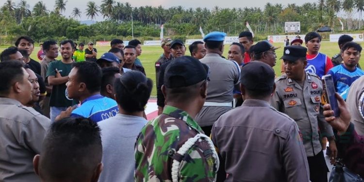 Bupati Cup Pohuwato 2025 nyaris ricuh, berlangsung di Stadion Panua, Senin (28/07/2025) (Yusuf /Gopos)