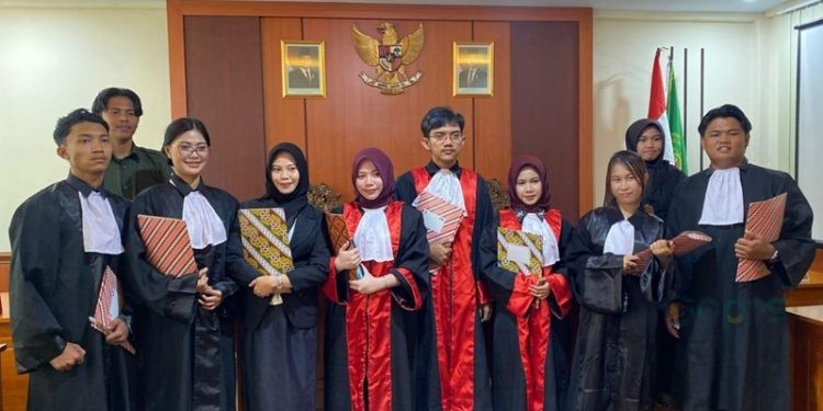 Fakultas Hukum UNBITA Gorontalo meraih Juara 2 dalam ajang Moot Court Competition (MCC) atau lomba peradilan semu se-Sulawesi.