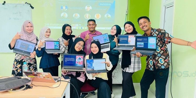 Foto bersama Tim pemakalah bersama dosen pembimbing usai presentasi pada seminar Internasional.